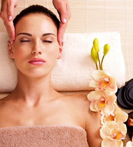  Năng cơ căng da với căng chỉ Collagen